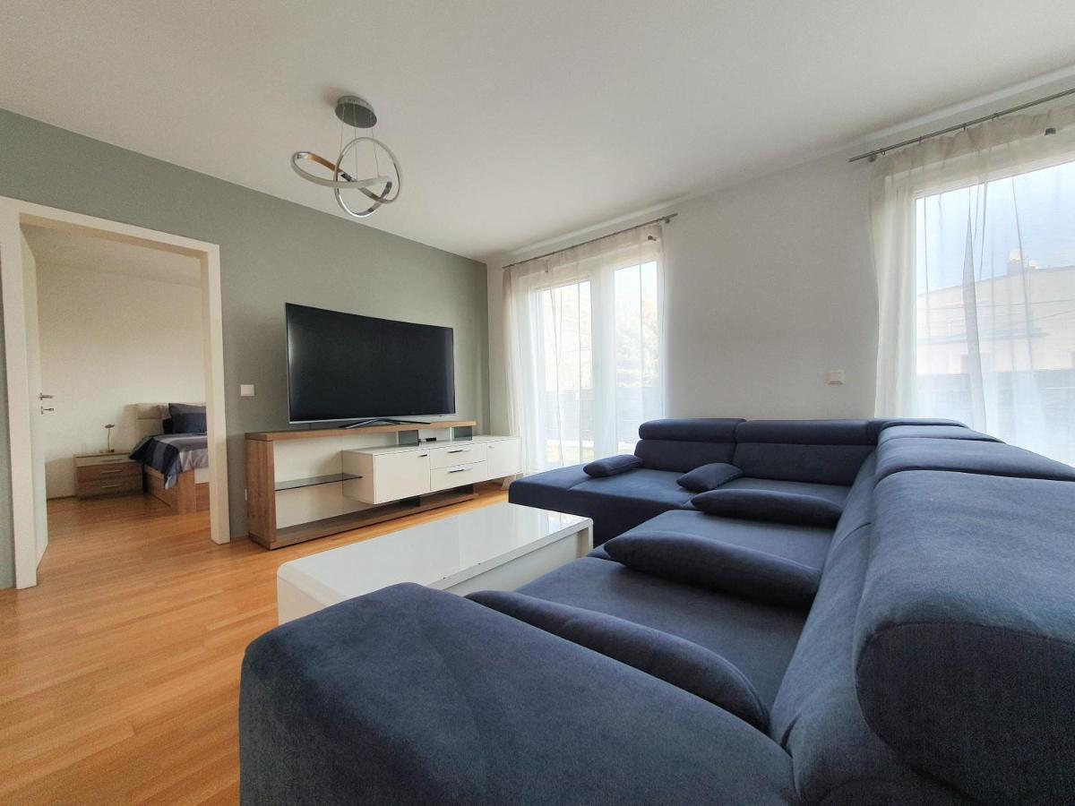 Near Lake Spacious & Furnished Beautiful Apartment فيينا المظهر الخارجي الصورة