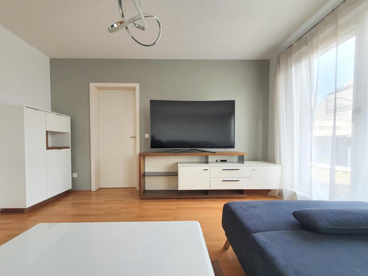 Near Lake Spacious & Furnished Beautiful Apartment فيينا المظهر الخارجي الصورة