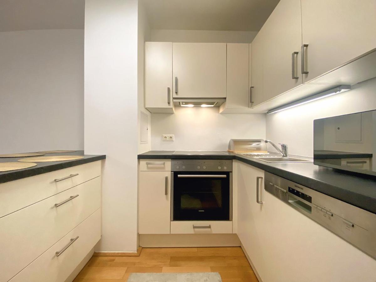 Near Lake Spacious & Furnished Beautiful Apartment فيينا المظهر الخارجي الصورة