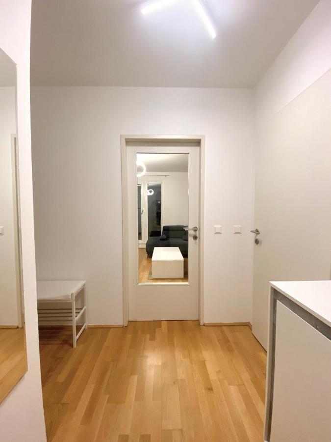 Near Lake Spacious & Furnished Beautiful Apartment فيينا المظهر الخارجي الصورة