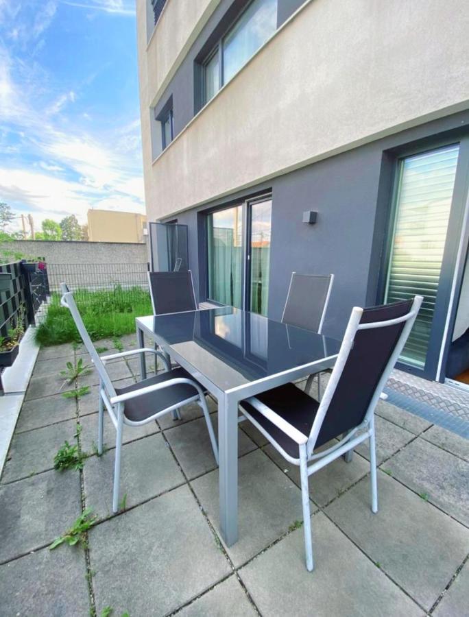 Near Lake Spacious & Furnished Beautiful Apartment فيينا المظهر الخارجي الصورة